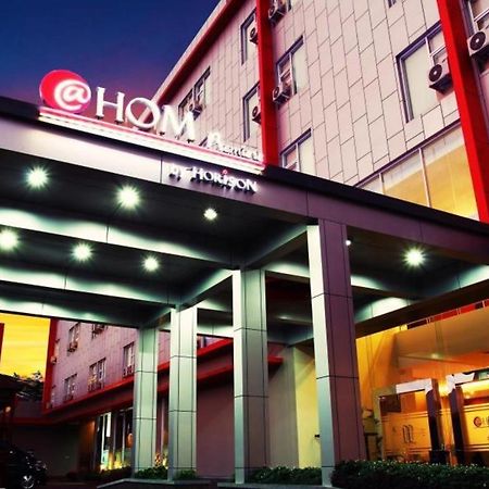 @Hom Premiere Чилачап Экстерьер фото