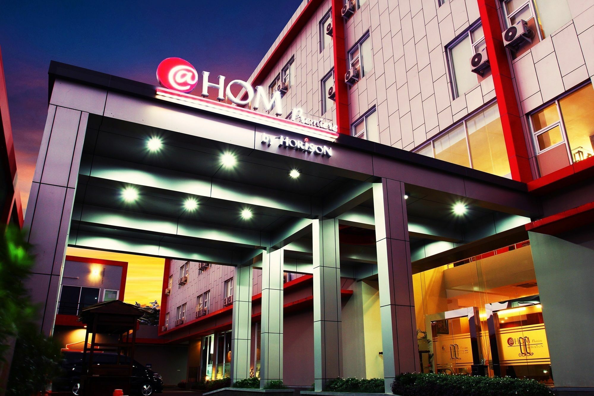 @Hom Premiere Чилачап Экстерьер фото